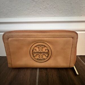Tory Burch Amanda Camel Tan Leather Zip Around Wallet
